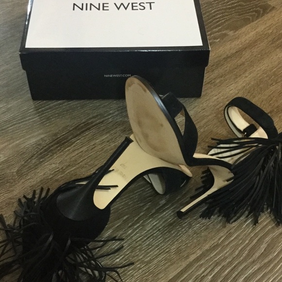 New 7.5 Nine West black fringe open toe heals - Picture 7 of 7